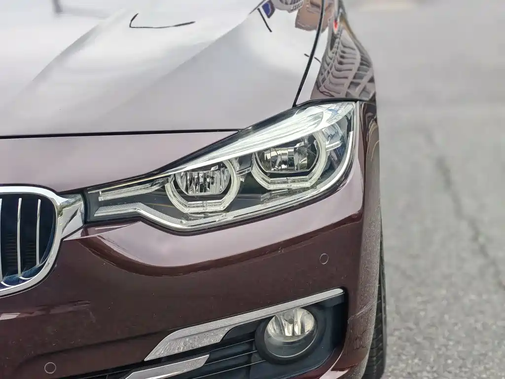 BMW 3 Series 2017 — фото 18