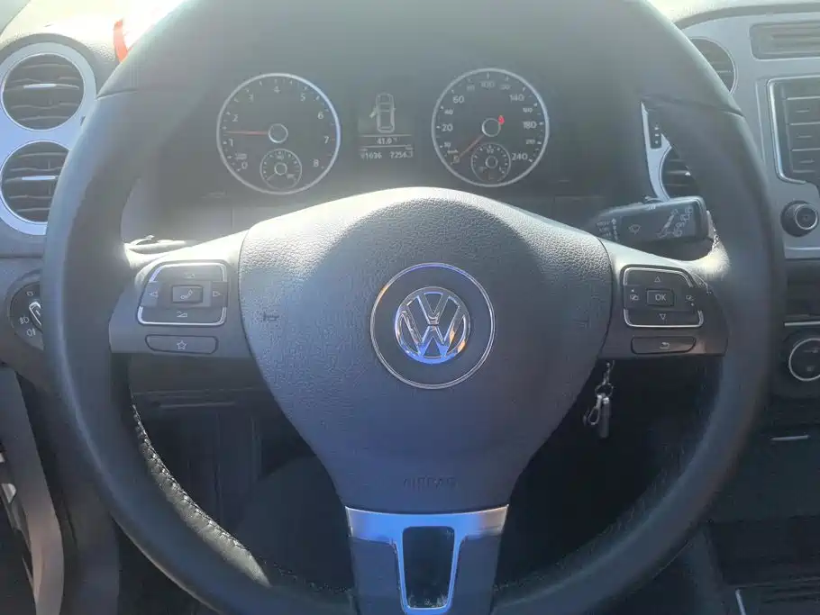 Volkswagen Tiguan 2015 — фото 15