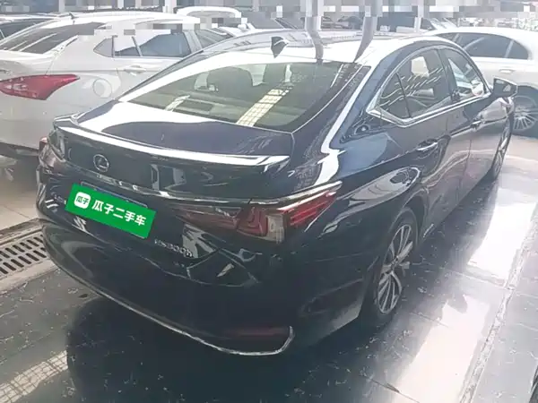 Lexus ES 2021