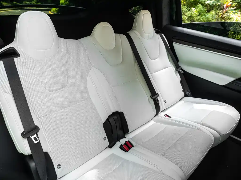 Tesla Model X 2023 — фото 18