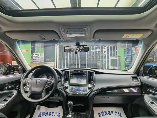 Toyota Crown 2016
