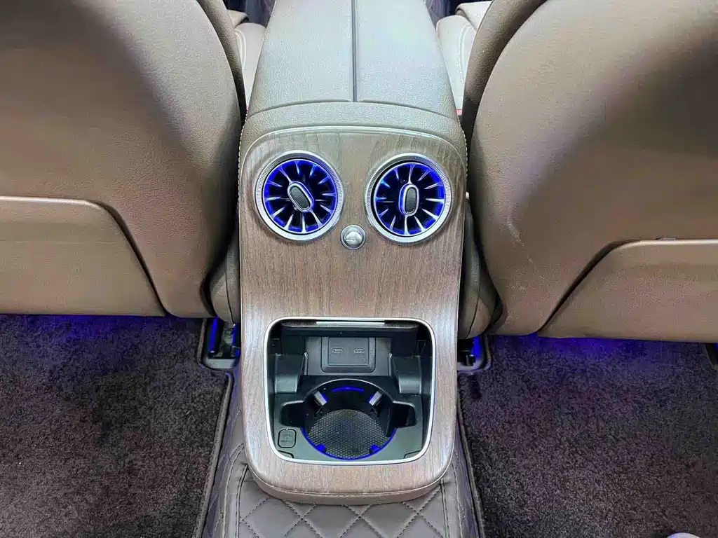 Mercedes-Benz E-Class 2021 — фото 12