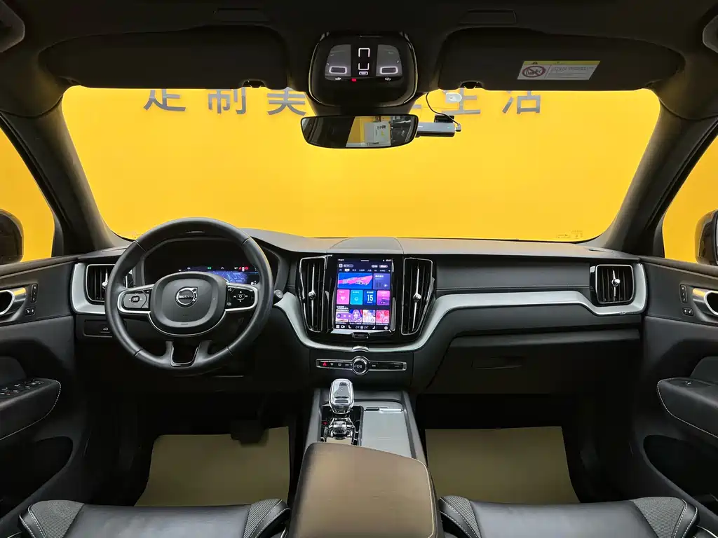 Volvo XC60 2023 — фото 14