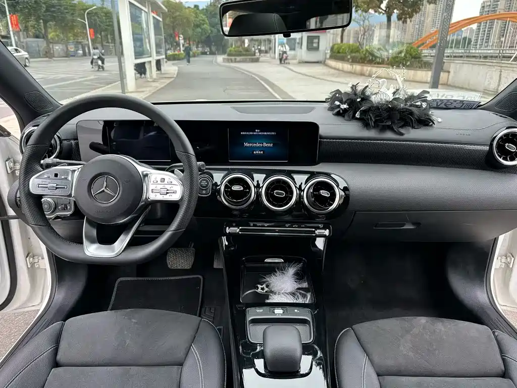 Mercedes-Benz A-Class 2019 — фото 8