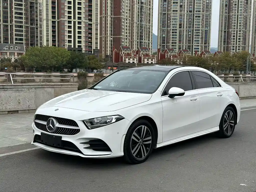Mercedes-Benz A-Class 2019 — фото 1