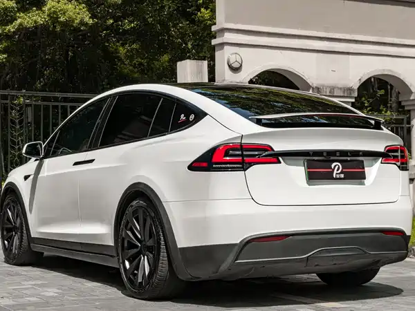 Tesla Model X 2023