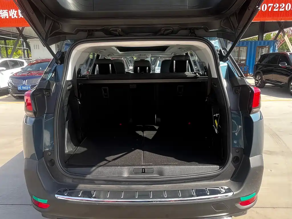 Peugeot 5008 2018 — фото 14
