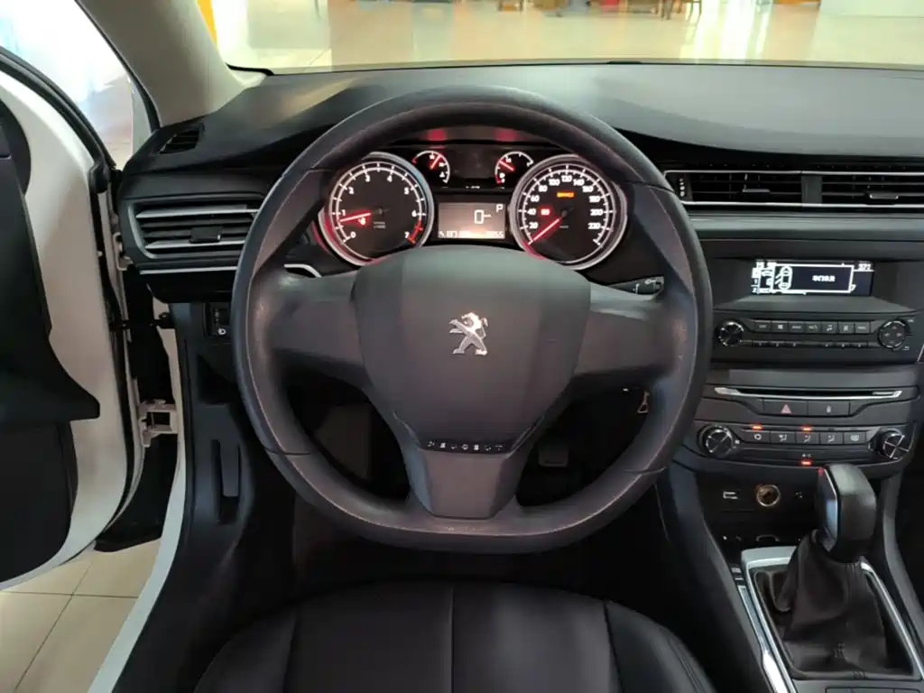 Peugeot 408 2015 — фото 11