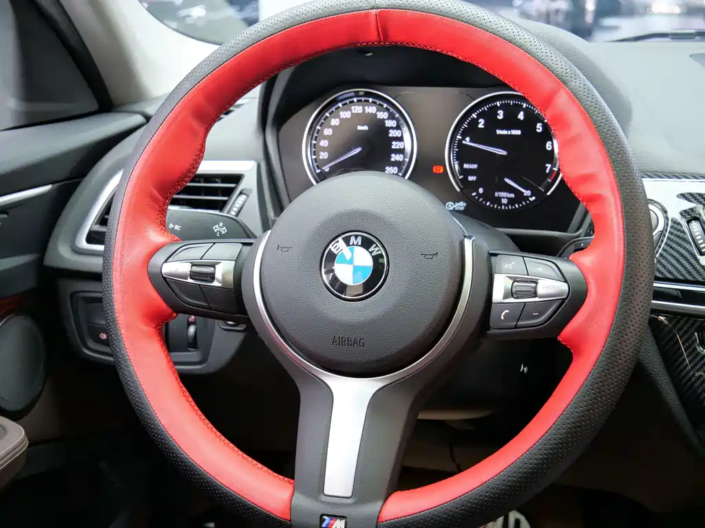 BMW 1 Series 2020 — фото 12