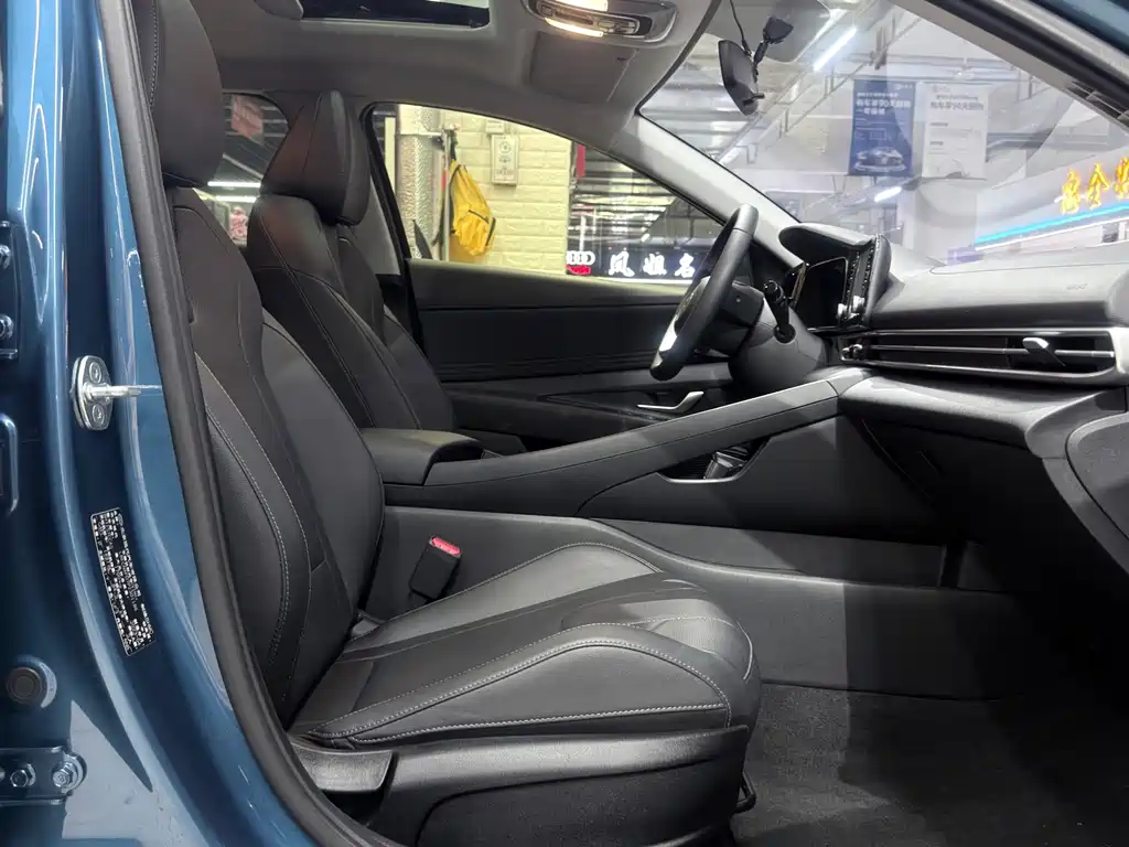 Hyundai Elantra 2023 — фото 20