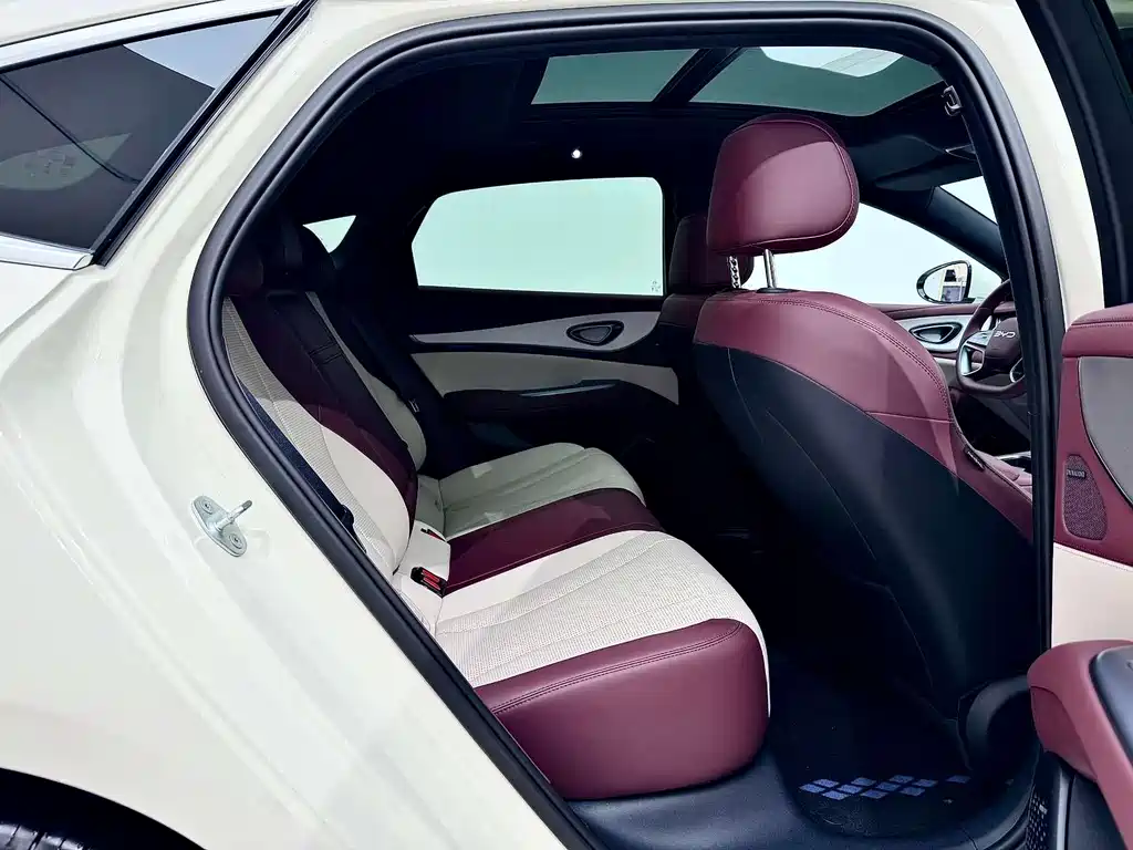 BYD Seal 07 DM-i 2026 — фото 17