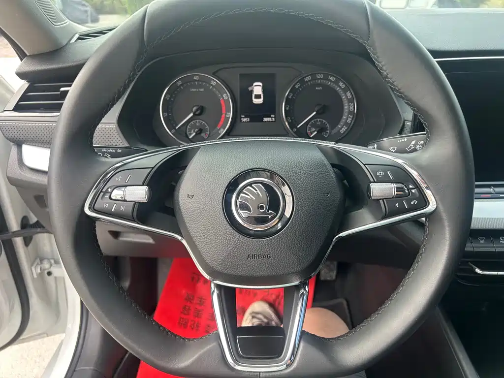 Skoda Octavia 2023 — фото 10