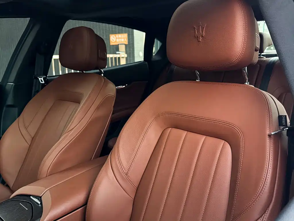 Maserati Quattroporte 2015 — фото 23