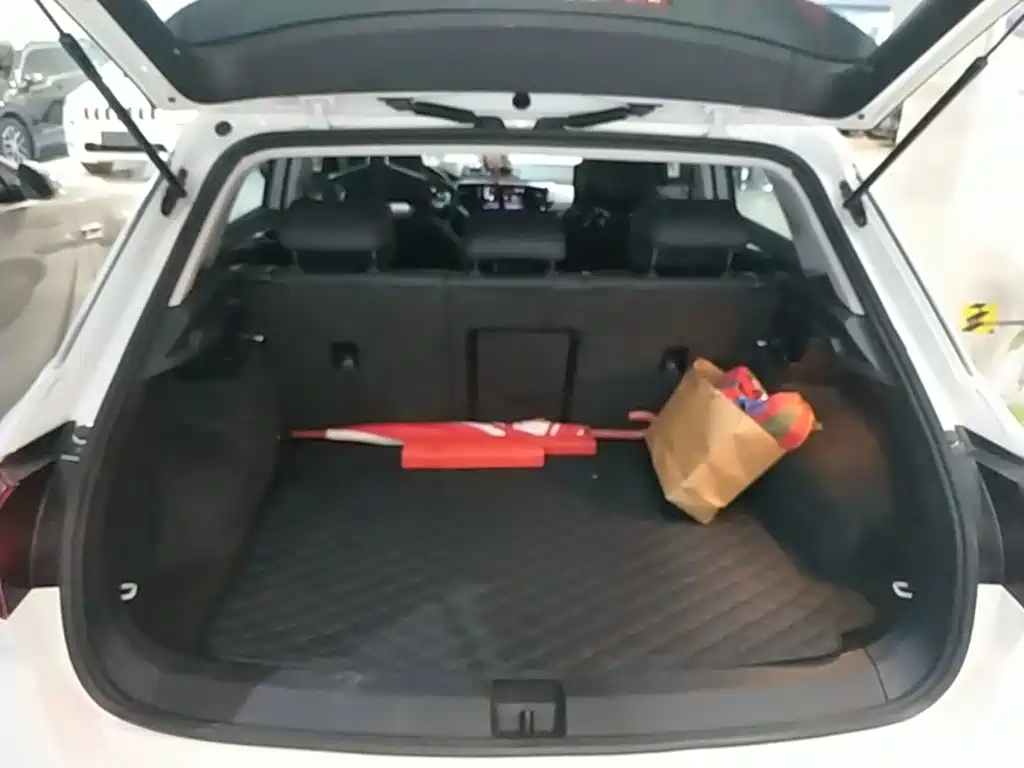 Volkswagen T-Roc 2023 — фото 19