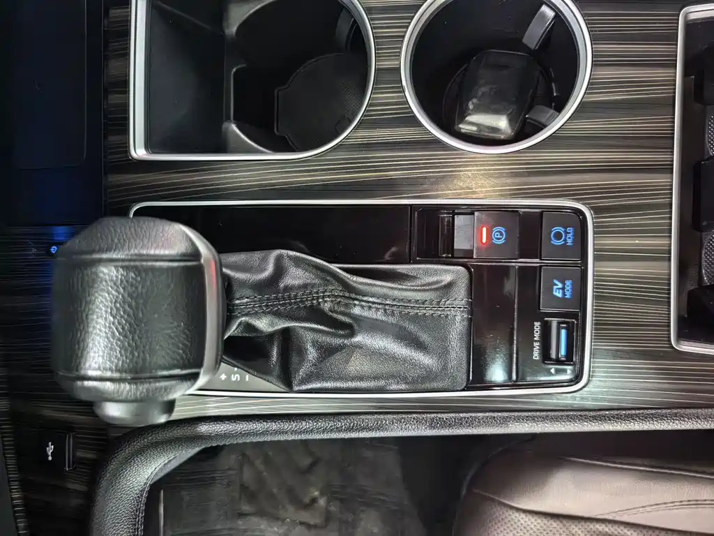 Toyota Sienna 2022 — фото 10