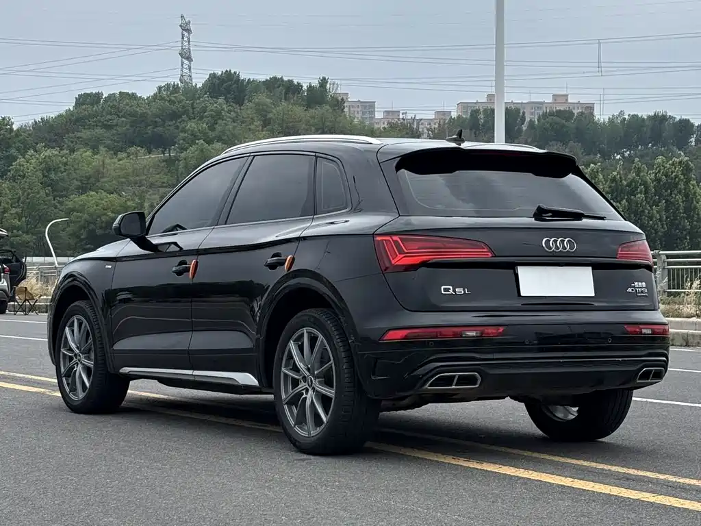 Audi Q5L 2022 — фото 16