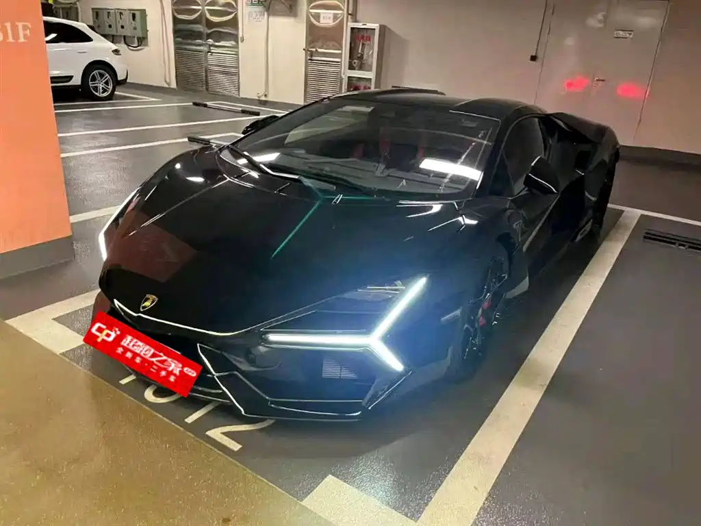 Lamborghini Revuelto 2025
