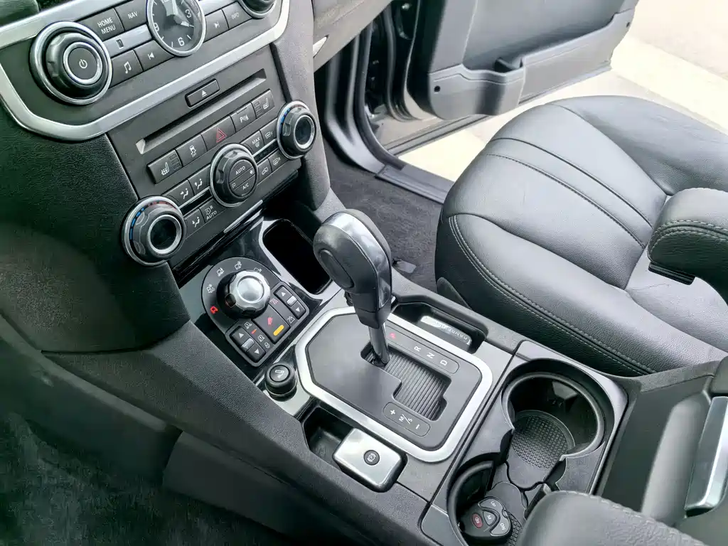 Land Rover Discovery 2011 — фото 11
