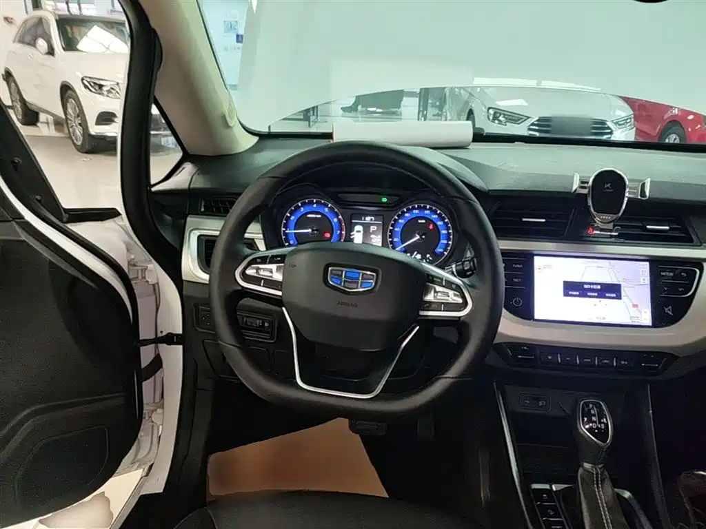 Geely Vision X3 2020 — фото 11