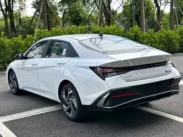 Hyundai Elantra 2024
