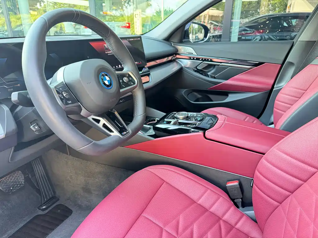 BMW i5 2025 — фото 18