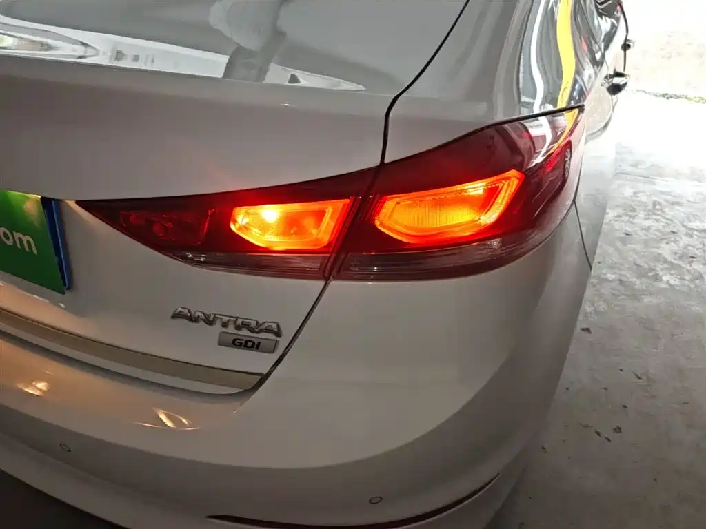 Hyundai Elantra 2017 — фото 8