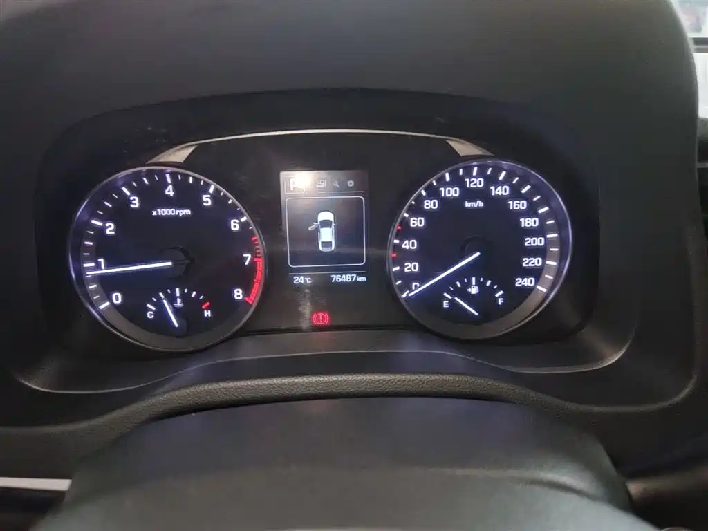 Hyundai Elantra 2017 — фото 12