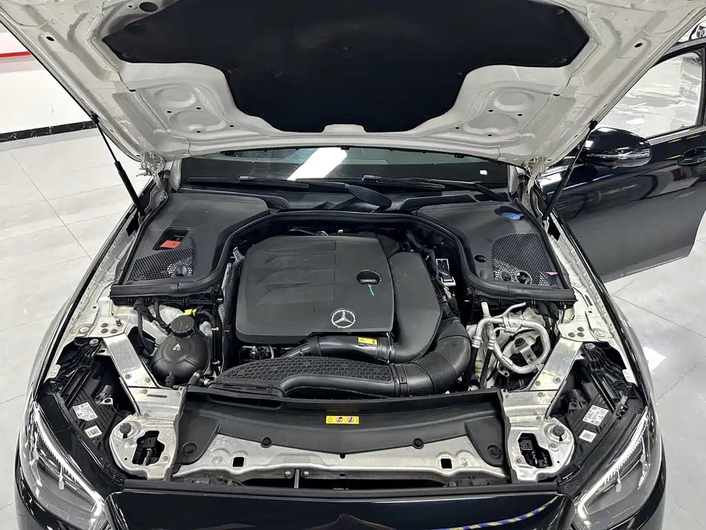 Mercedes-Benz E-Class 2022 — фото 17