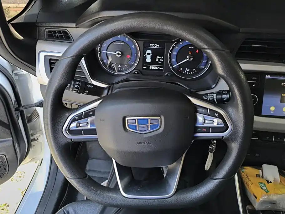 Geely Vision X3 2020 — фото 15