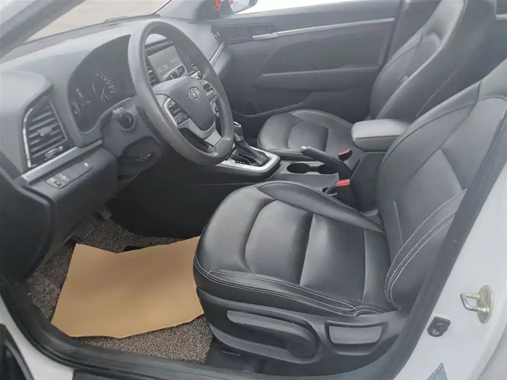 Hyundai Elantra 2016 — фото 15