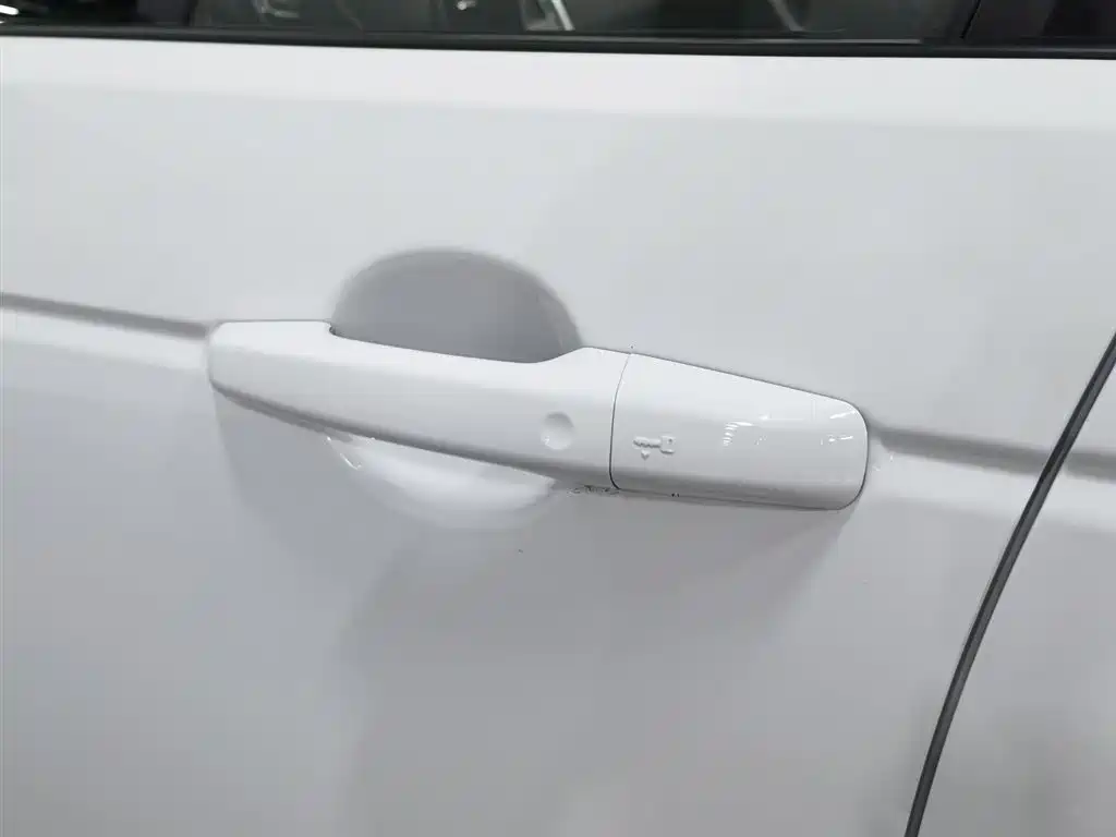 Land Rover Discovery Sport 2018 — фото 18