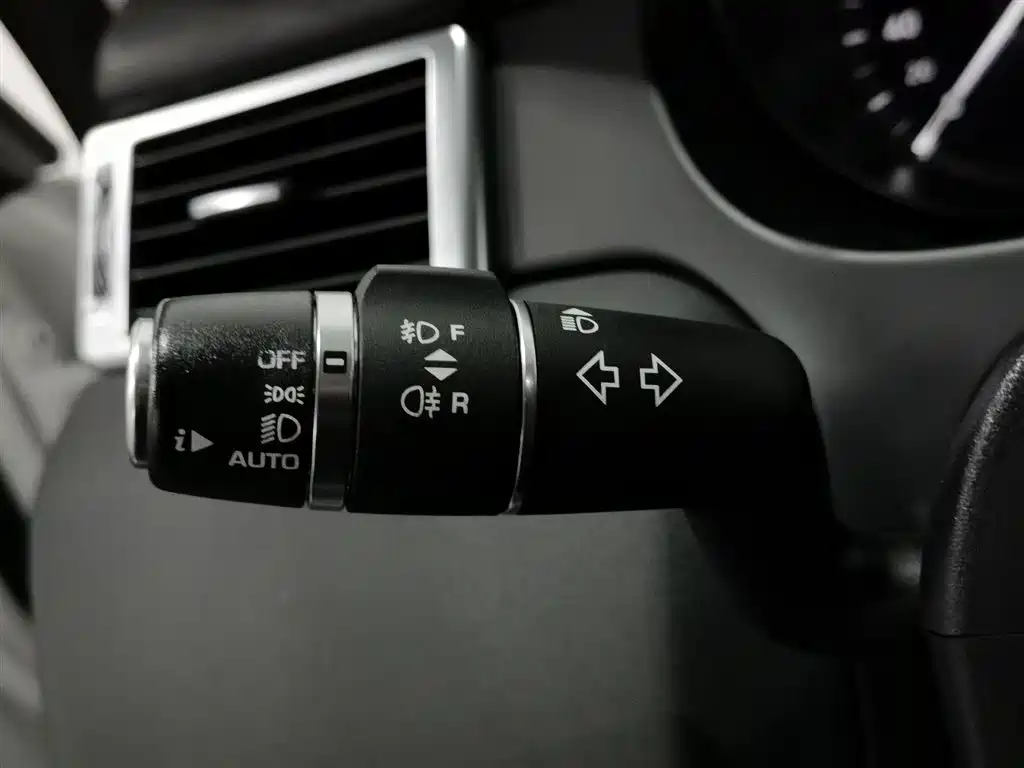 Land Rover Discovery Sport 2018 — фото 21