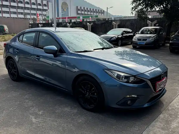 Mazda 3 Axela 2016