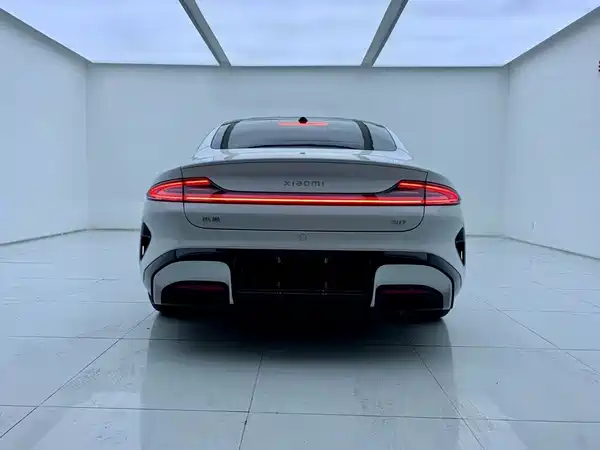 Xiaomi SU7 2025