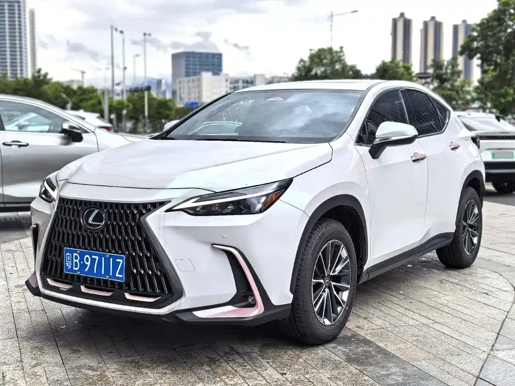 Lexus NX 2025
