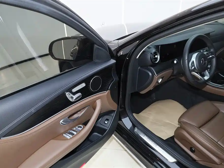 Mercedes-Benz E-Class 2020 — фото 18
