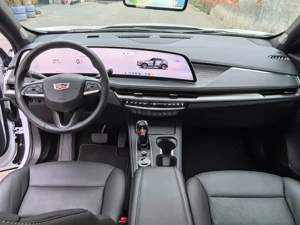 Cadillac XT4 2025 — фото 13