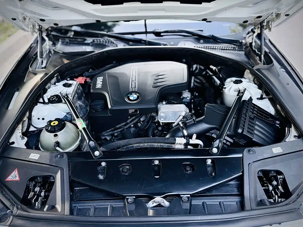 BMW 5 Series 2014 — фото 16