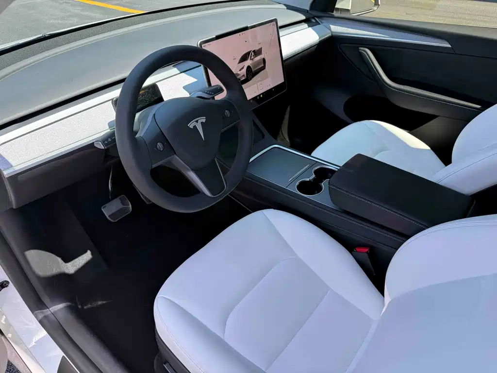 Tesla Model Y 2023 — фото 9