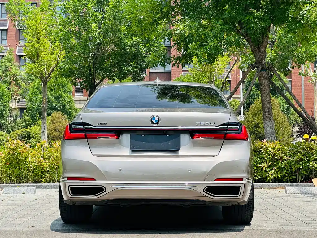BMW 7 Series 2016 — фото 15