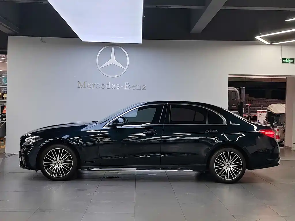 Mercedes-Benz C-Class 2023 — фото 7