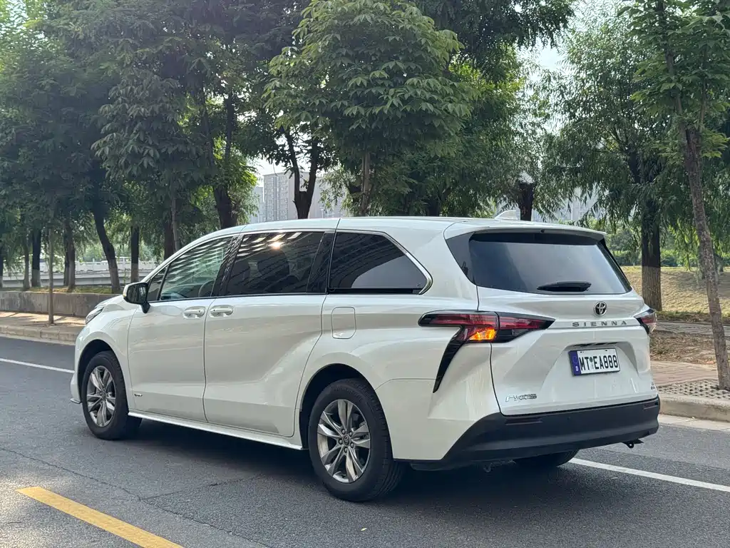 Toyota Sienna 2025 — фото 9
