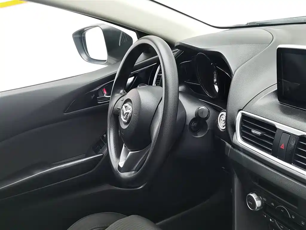 Mazda 3 Axela 2016 — фото 22