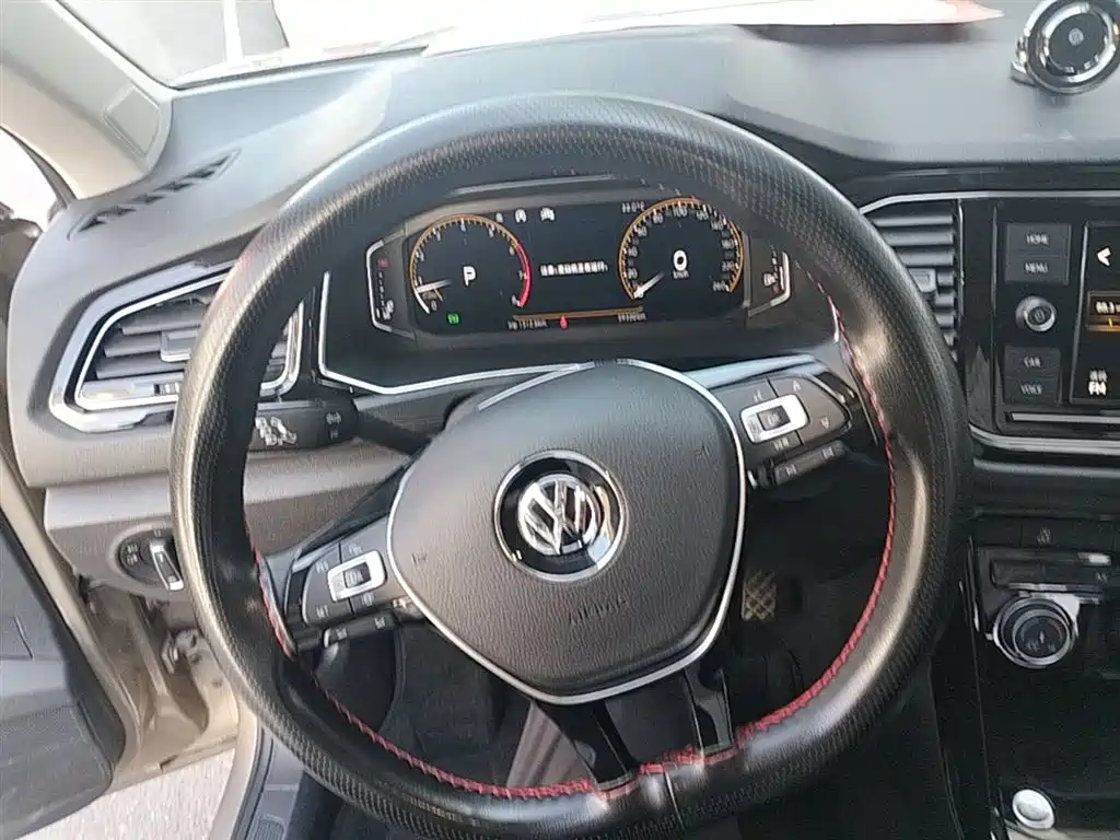 Volkswagen T-Roc 2020 — фото 11