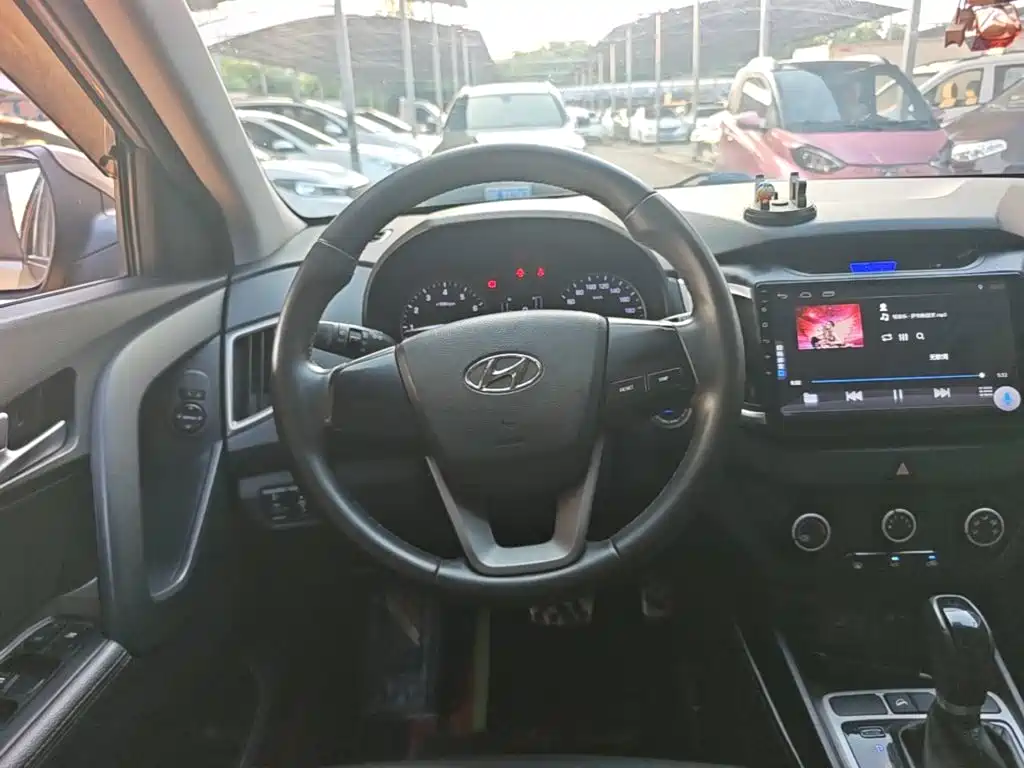 Hyundai ix25 2017 — фото 11