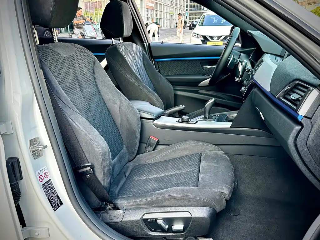 BMW 3 Series 2017 — фото 12