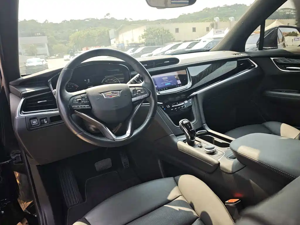 Cadillac XT6 2021 — фото 12