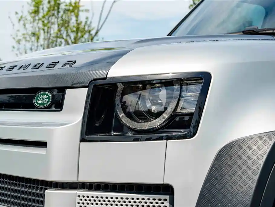 Land Rover Defender 2021 — фото 20