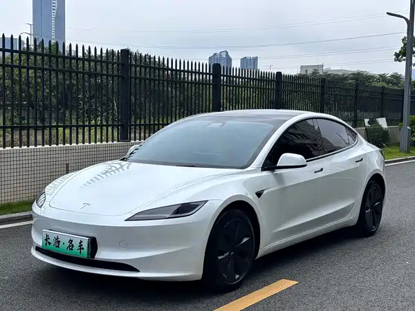 Tesla Model 3 2024