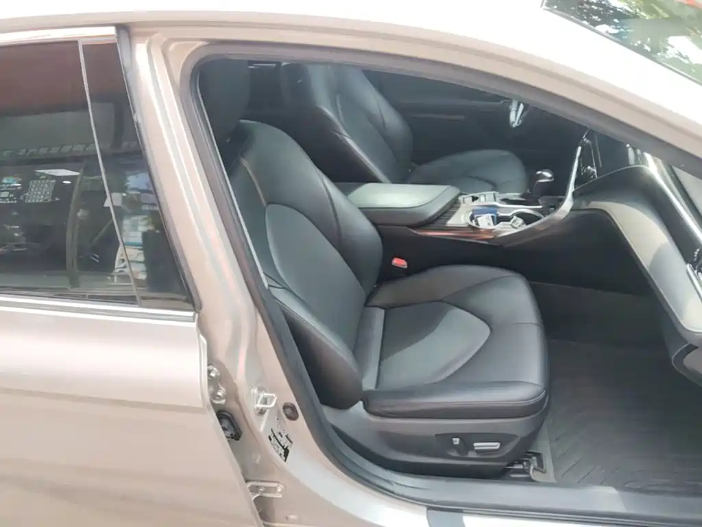 Toyota Camry 2019 — фото 25